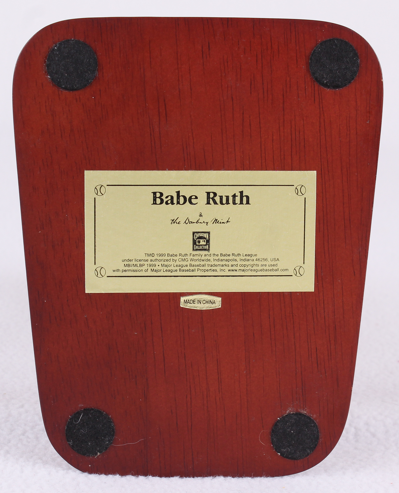 Babe Ruth Yankees 10" Figurine by The Danbury Mint at PristineAuction.com Babe Ruth Yankees 10" Figurine by The Danbury Mint at PristineAuction.com