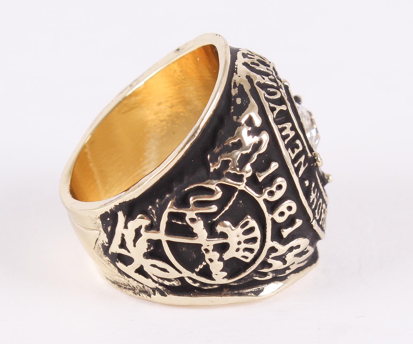 Mickey Mantle Yankees High Quality Replica 1961 World Series Championship Ring With custom engraved display case. at PristineAuction.com Mickey Mantle Yankees High Quality Replica 1961 World Series Championship Ring With custom engraved display case. at PristineAuction.com