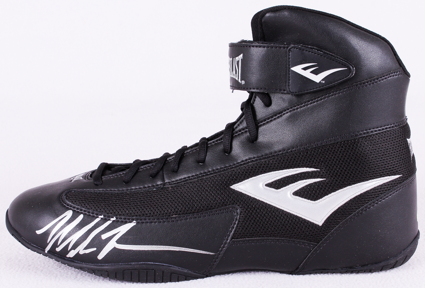 Mike Tyson Signed Everlast Boxing Shoe (PSA COA) at PristineAuction.com Mike Tyson Signed Everlast Boxing Shoe (PSA COA) at PristineAuction.com