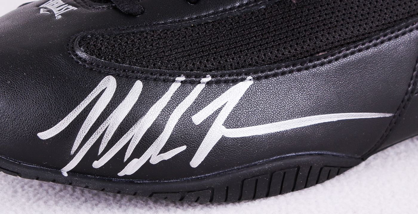 Mike Tyson Signed Everlast Boxing Shoe (PSA COA) at PristineAuction.com Mike Tyson Signed Everlast Boxing Shoe (PSA COA) at PristineAuction.com