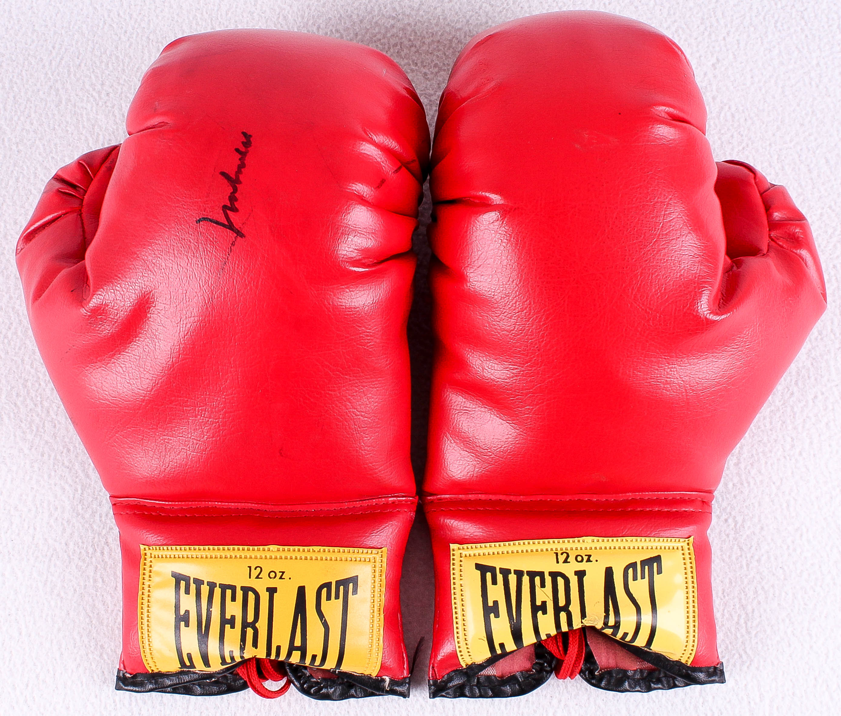 Muhammad Ali Signed Everlast Boxing Glove (JSA ALOA) at PristineAuction.com Muhammad Ali Signed Everlast Boxing Glove (JSA ALOA) at PristineAuction.com