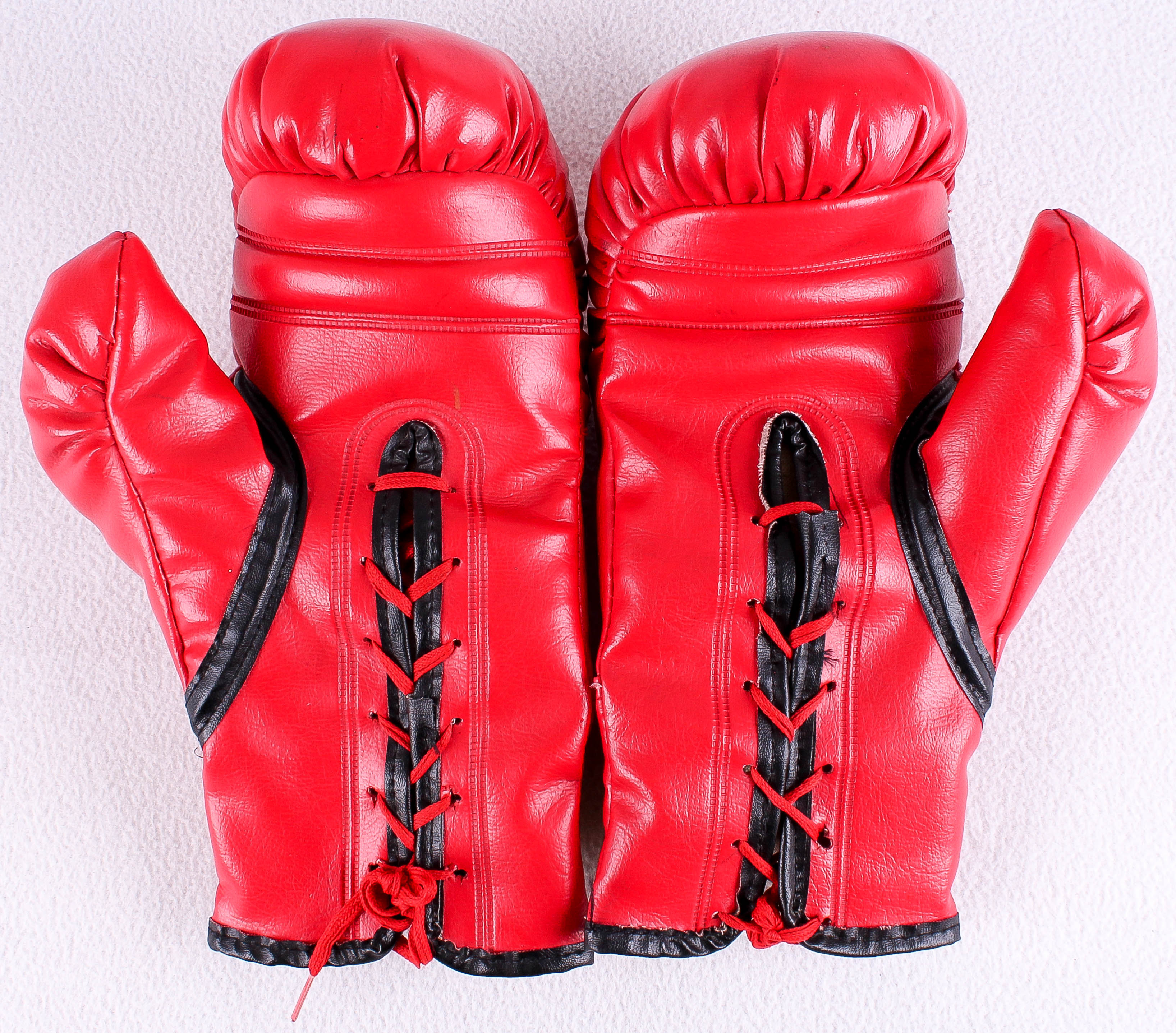 Muhammad Ali Signed Everlast Boxing Glove (JSA ALOA) at PristineAuction.com Muhammad Ali Signed Everlast Boxing Glove (JSA ALOA) at PristineAuction.com