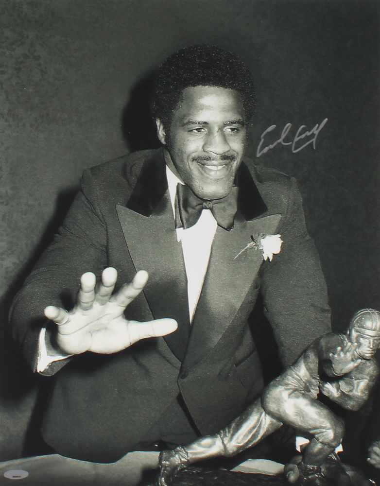 Earl Campbell Signed Heisman Trophy 16x20 Photo (Tristar) at PristineAuction.com Earl Campbell Signed Heisman Trophy 16x20 Photo (Tristar) at PristineAuction.com