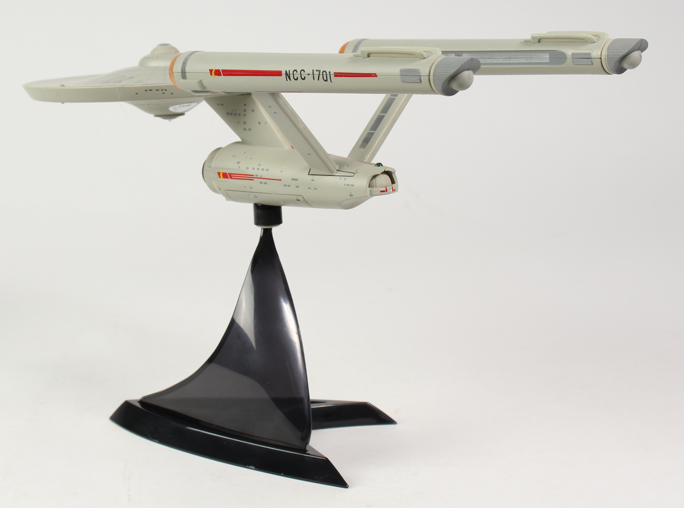 William Shatner Signed Star Trek "Starship Legends" 16" NCC-1701 Enterprise Electronic Starship (Schwartz COA) at PristineAuction.com William Shatner Signed Star Trek "Starship Legends" 16" NCC-1701 Enterprise Electronic Starship (Schwartz COA) at PristineAuction.com