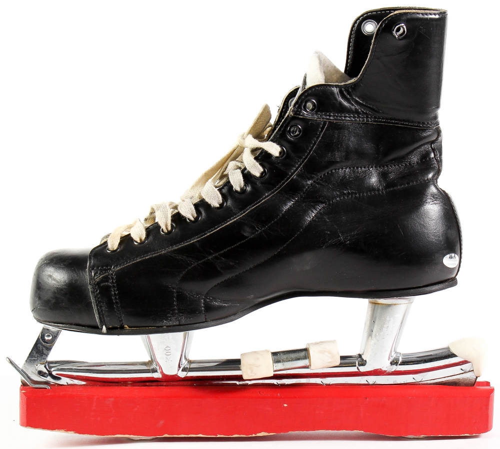 Bobby Hull Signed Vintage 1960's CCM Ice Skate Inscribed "The Golden