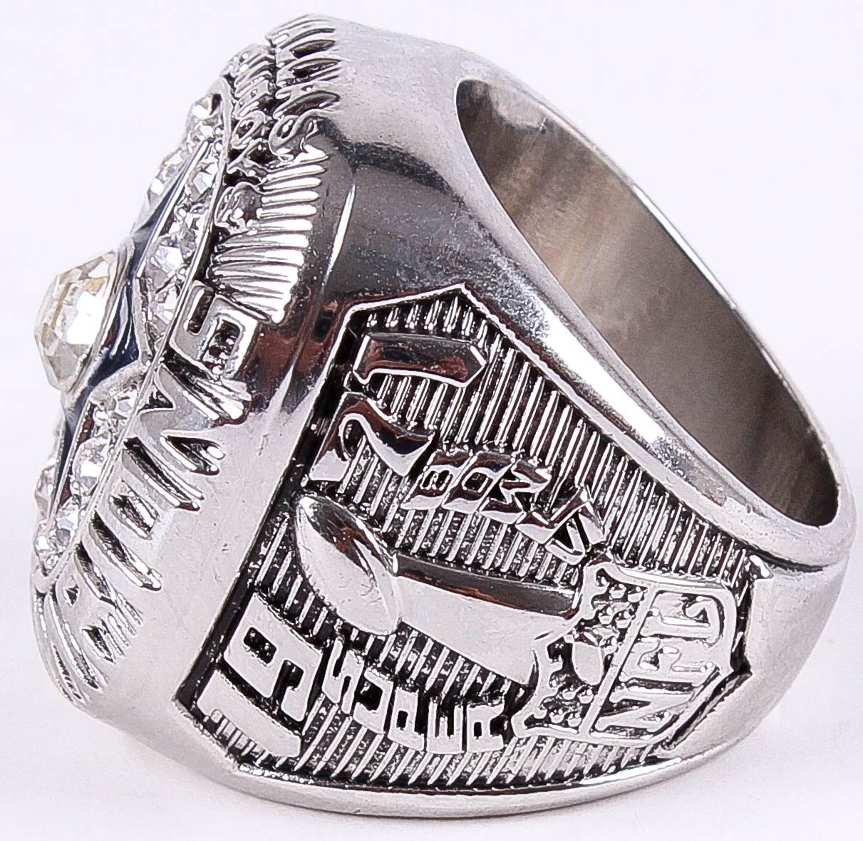 Roger Staubach Dallas Cowboys 1971 High Quality Replica Super Bowl Championship Ring at PristineAuction.com Roger Staubach Dallas Cowboys 1971 High Quality Replica Super Bowl Championship Ring at PristineAuction.com