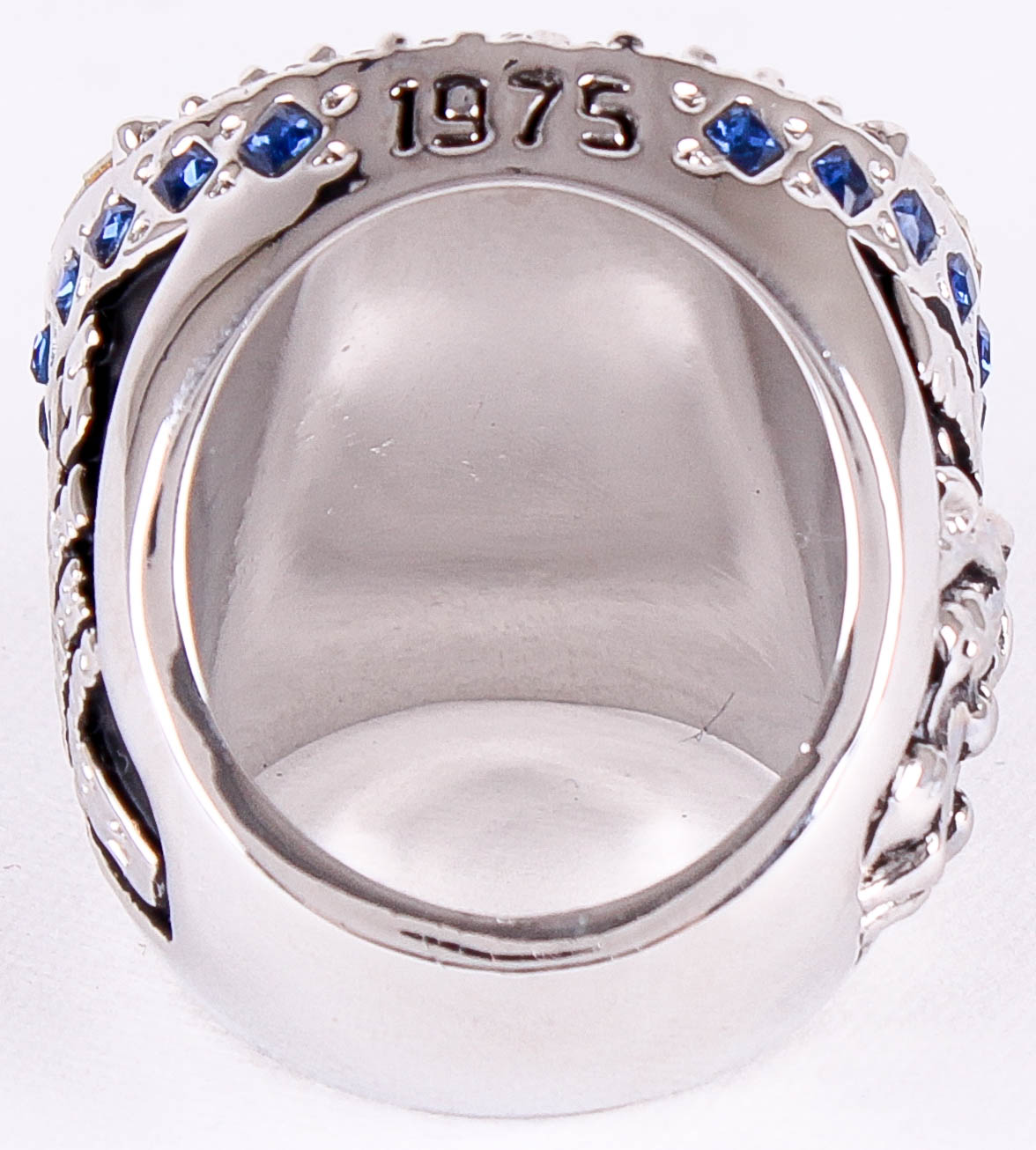 Stephen Curry Golden State Warriors High Quality Replica 2015 NBA Championship Ring at PristineAuction.com Stephen Curry Golden State Warriors High Quality Replica 2015 NBA Championship Ring at PristineAuction.com