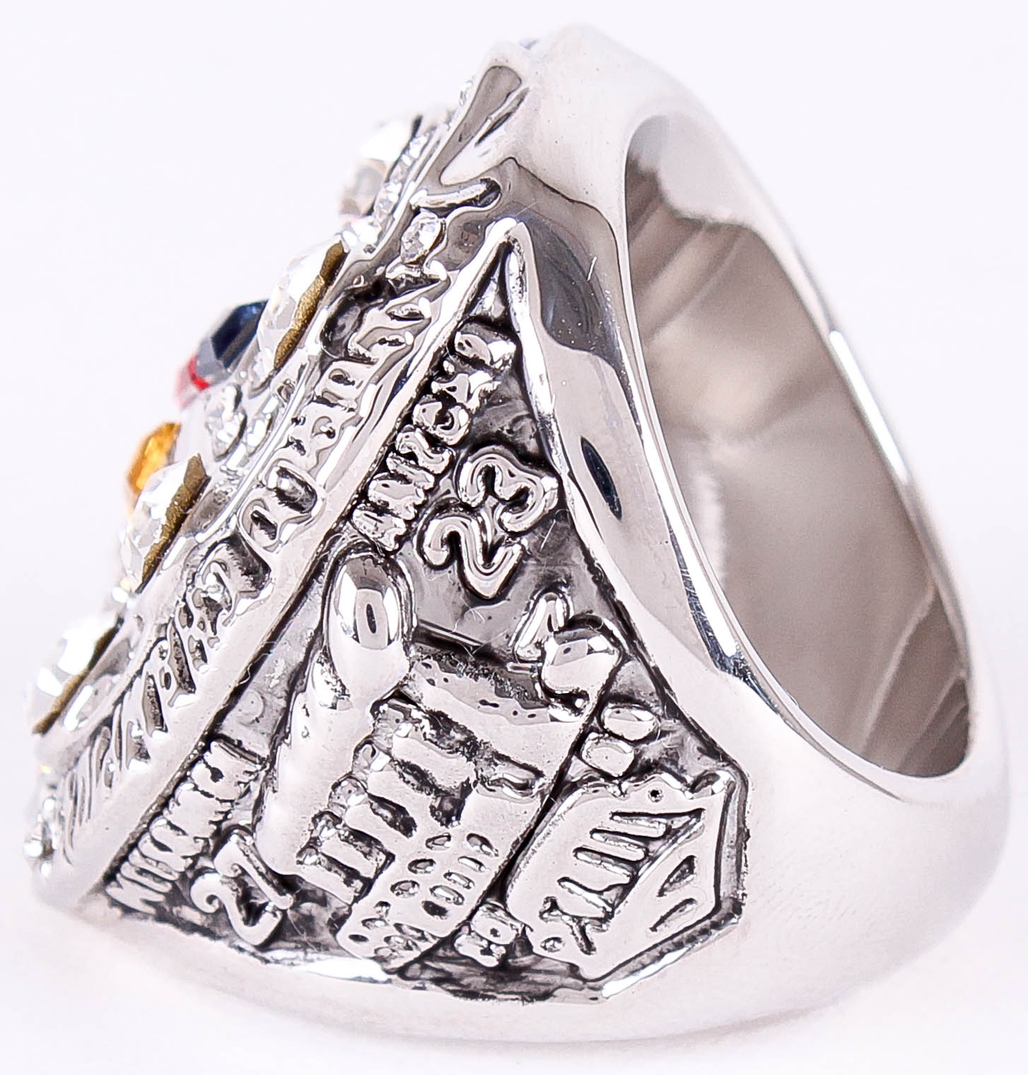 Ben Roethlisberger Pittsburgh Steelers High Quality Replica 2008 Super Bowl XLIII Championship Ring at PristineAuction.com Ben Roethlisberger Pittsburgh Steelers High Quality Replica 2008 Super Bowl XLIII Championship Ring at PristineAuction.com