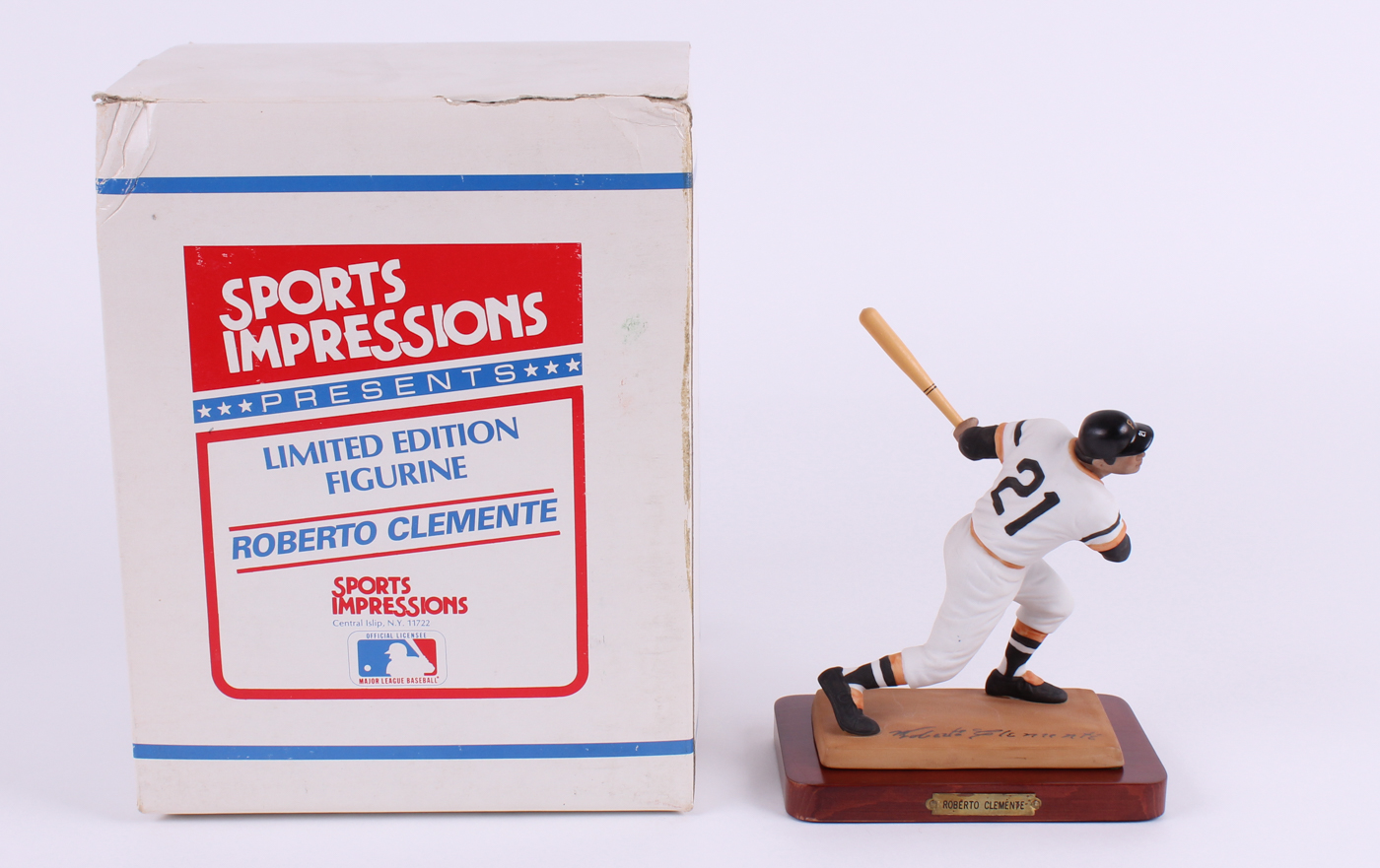 Roberto Clemente Pirates LE 1989 Sports Impressions Ceramic Figurine (Sports Impressions COA) at PristineAuction.com Roberto Clemente Pirates LE 1989 Sports Impressions Ceramic Figurine (Sports Impressions COA) at PristineAuction.com