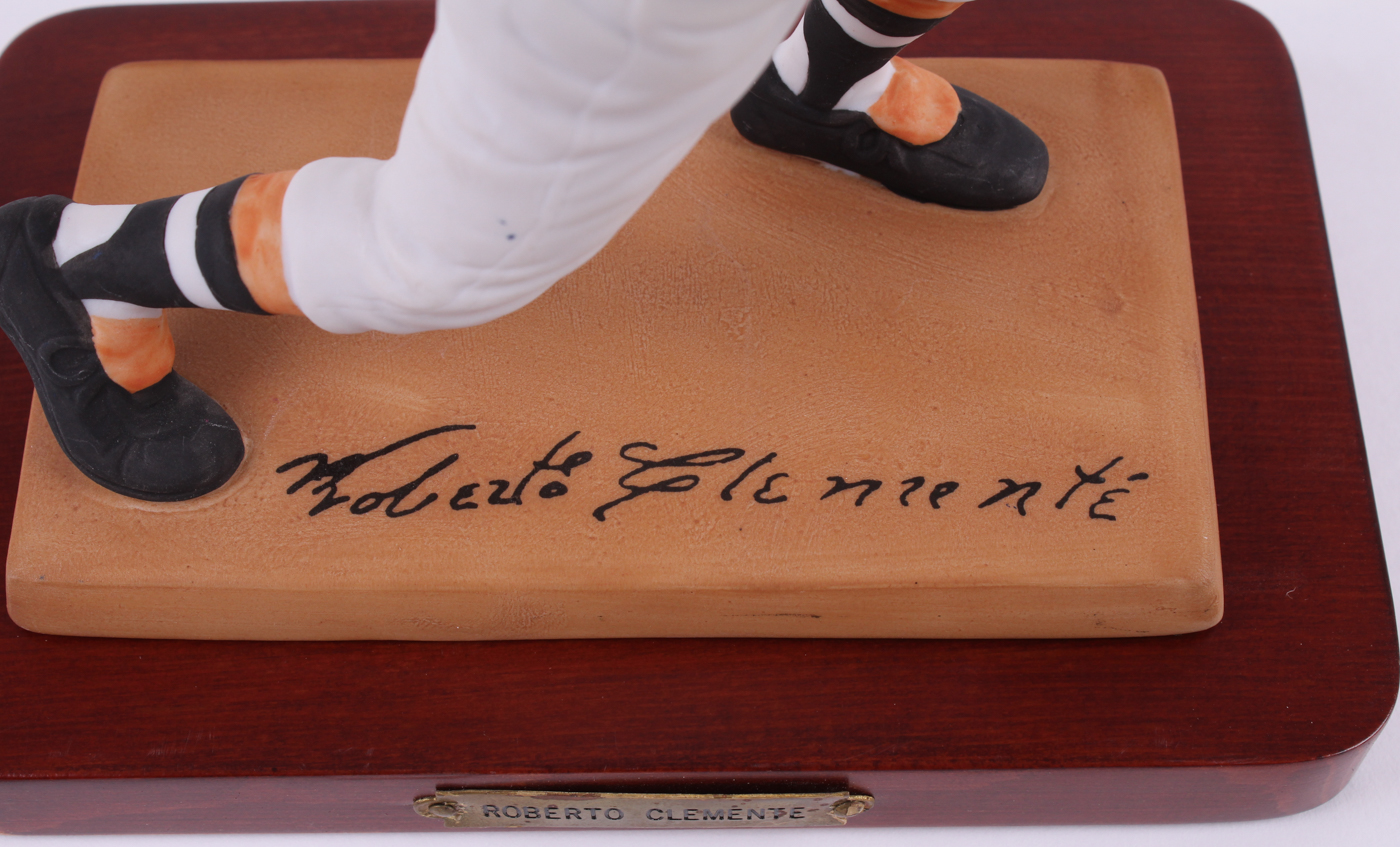 Roberto Clemente Pirates LE 1989 Sports Impressions Ceramic Figurine (Sports Impressions COA) at PristineAuction.com Roberto Clemente Pirates LE 1989 Sports Impressions Ceramic Figurine (Sports Impressions COA) at PristineAuction.com