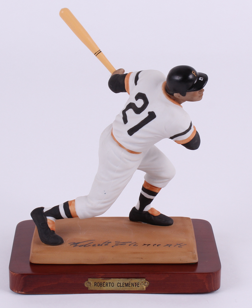 Roberto Clemente Pirates LE 1989 Sports Impressions Ceramic Figurine (Sports Impressions COA) at PristineAuction.com Roberto Clemente Pirates LE 1989 Sports Impressions Ceramic Figurine (Sports Impressions COA) at PristineAuction.com