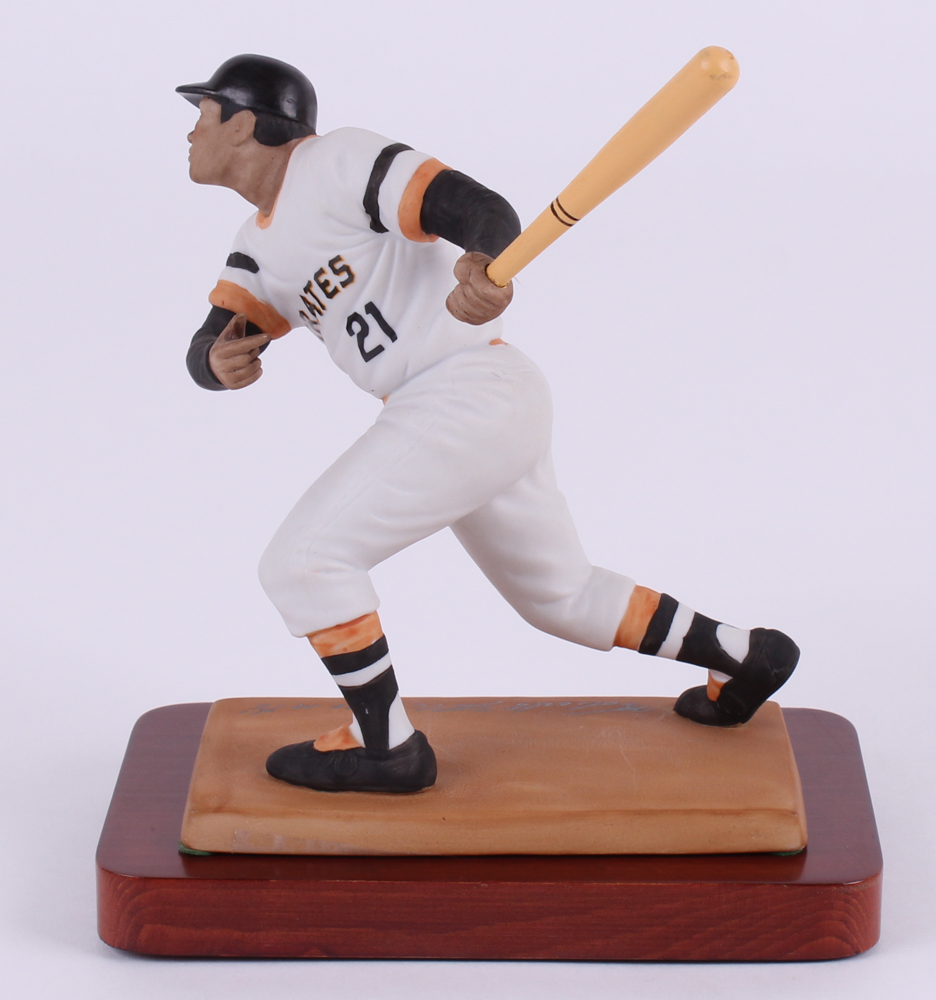 Roberto Clemente Pirates LE 1989 Sports Impressions Ceramic Figurine (Sports Impressions COA) at PristineAuction.com Roberto Clemente Pirates LE 1989 Sports Impressions Ceramic Figurine (Sports Impressions COA) at PristineAuction.com