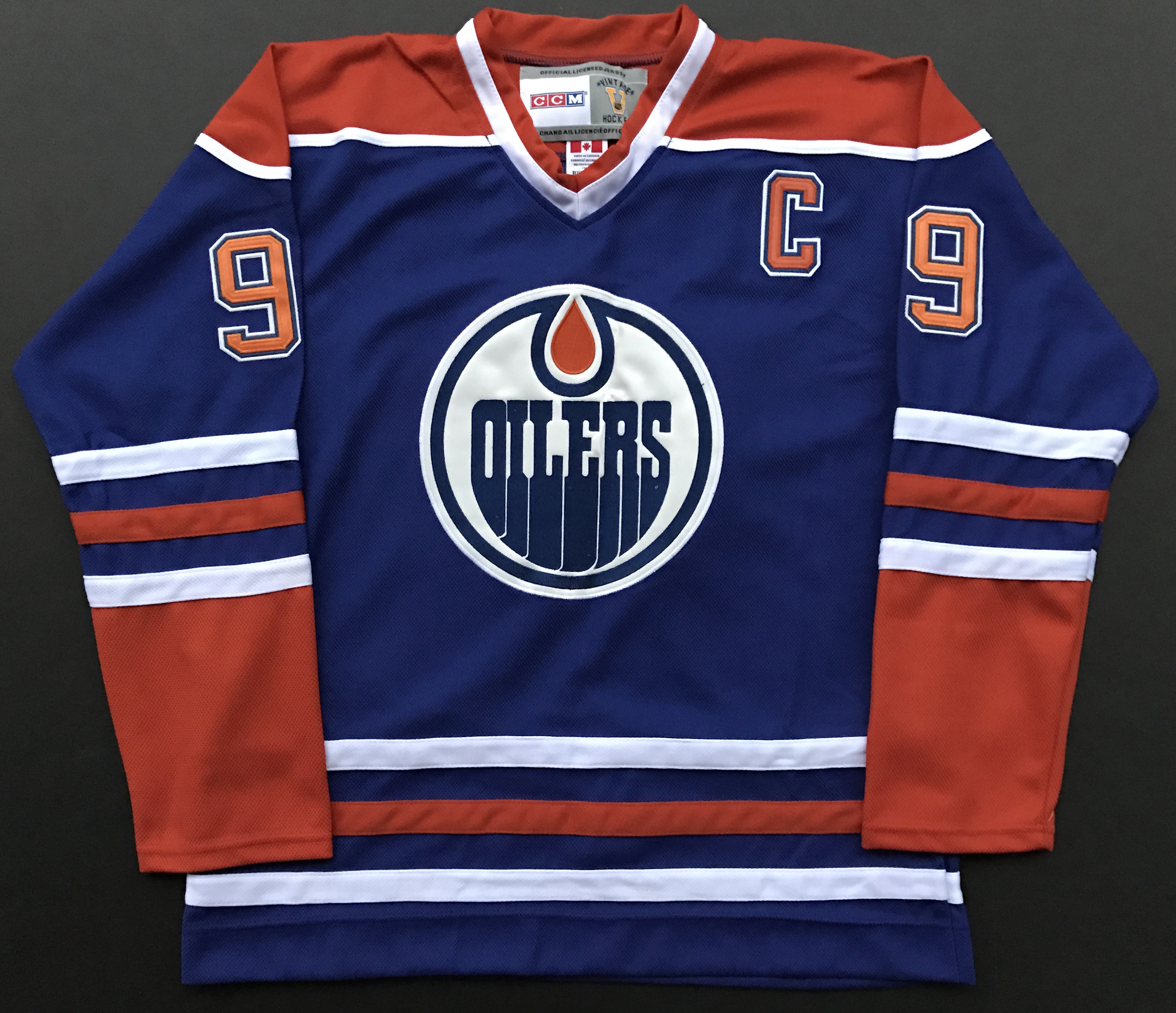Wayne Gretzky Signed Oilers Captain Jersey (JSA LOA) at PristineAuction.com Wayne Gretzky Signed Oilers Captain Jersey (JSA LOA) at PristineAuction.com