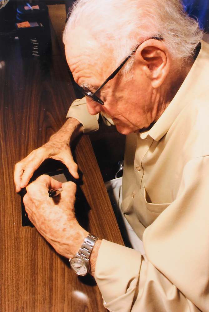 Stan Lee Signed "Iron Man" Light Up Arc Reactor Movie Replica Prop with Display Case (Radtke COA & Stan Lee Hologram) at PristineAuction.com Stan Lee Signed "Iron Man" Light Up Arc Reactor Movie Replica Prop with Display Case (Radtke COA & Stan Lee Hologram) at PristineAuction.com