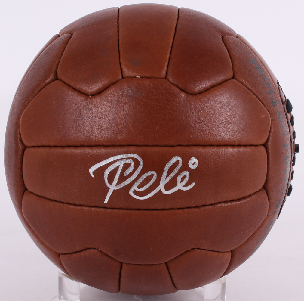 Pele Signed 1958 World Cup Final Replica Soccer Ball (PSA COA) at PristineAuction.com Pele Signed 1958 World Cup Final Replica Soccer Ball (PSA COA) at PristineAuction.com