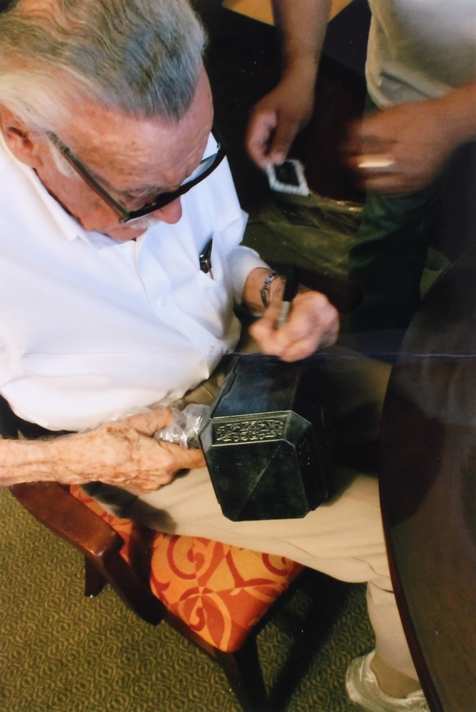 Stan Lee Signed Thor Hammer Movie Prop Replica (Lee Hologram) at PristineAuction.com Stan Lee Signed Thor Hammer Movie Prop Replica (Lee Hologram) at PristineAuction.com