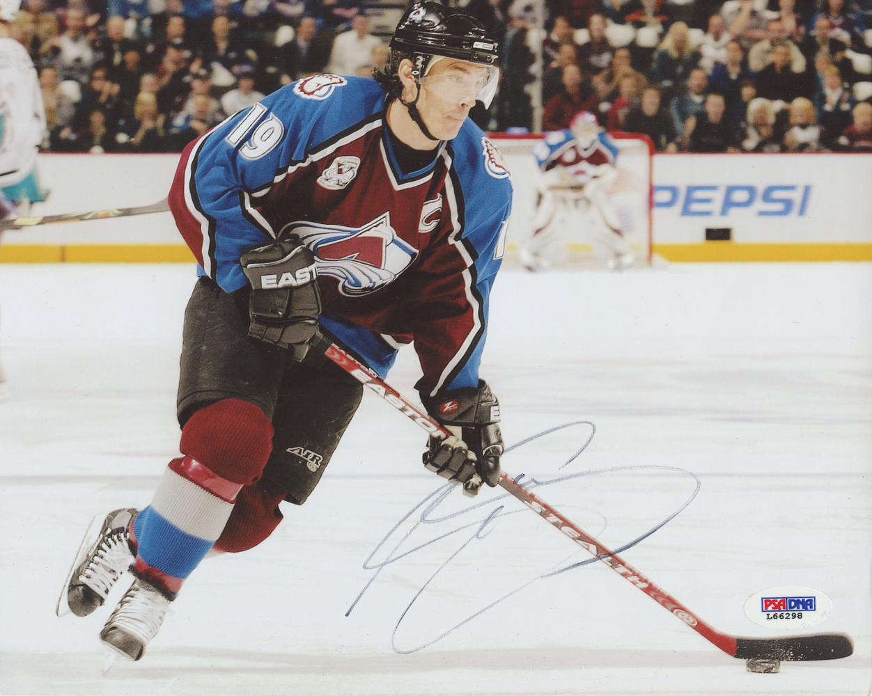 Joe Sakic Signed Avalanche 8x10 Photo (PSA COA) at PristineAuction.com Joe Sakic Signed Avalanche 8x10 Photo (PSA COA) at PristineAuction.com