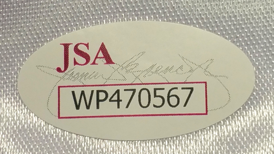 Roberto Duran Signed Boxing Trunks (JSA COA) at PristineAuction.com Roberto Duran Signed Boxing Trunks (JSA COA) at PristineAuction.com