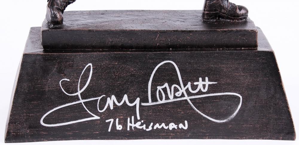 Tony Dorsett Signed 14" Replica Heisman Trophy Inscribed "76 Heisman" (PSA COA) at PristineAuction.com Tony Dorsett Signed 14" Replica Heisman Trophy Inscribed "76 Heisman" (PSA COA) at PristineAuction.com