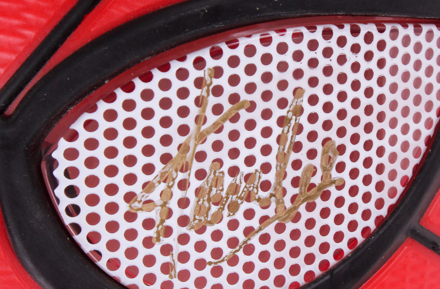 Stan Lee Signed Marvel Spiderman Mask with Display Case (PSA COA) at PristineAuction.com Stan Lee Signed Marvel Spiderman Mask with Display Case (PSA COA) at PristineAuction.com