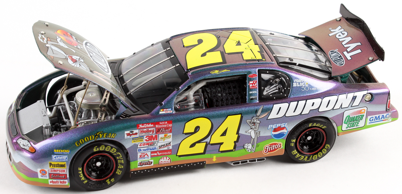 NASCAR Jeff Gordon #24 DuPont/Looney Tunes 2001 Monte Carlo 1:24 Elite - Diecast Sous Coffret