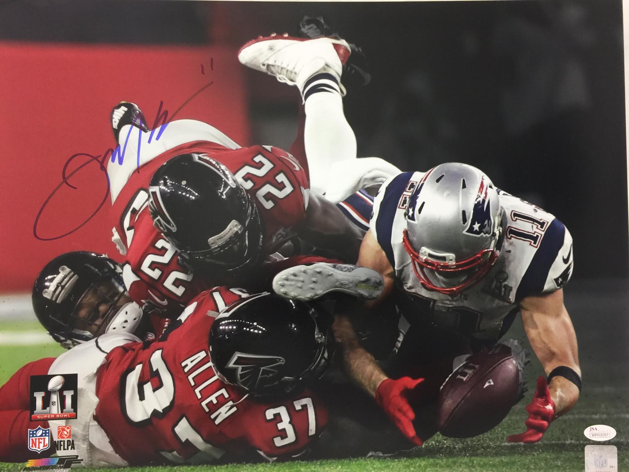 Julian Edelman Signed Patriots Super Bowl LI "The Catch" 16x20 Photo (JSA COA) at PristineAuction.com Julian Edelman Signed Patriots Super Bowl LI "The Catch" 16x20 Photo (JSA COA) at PristineAuction.com