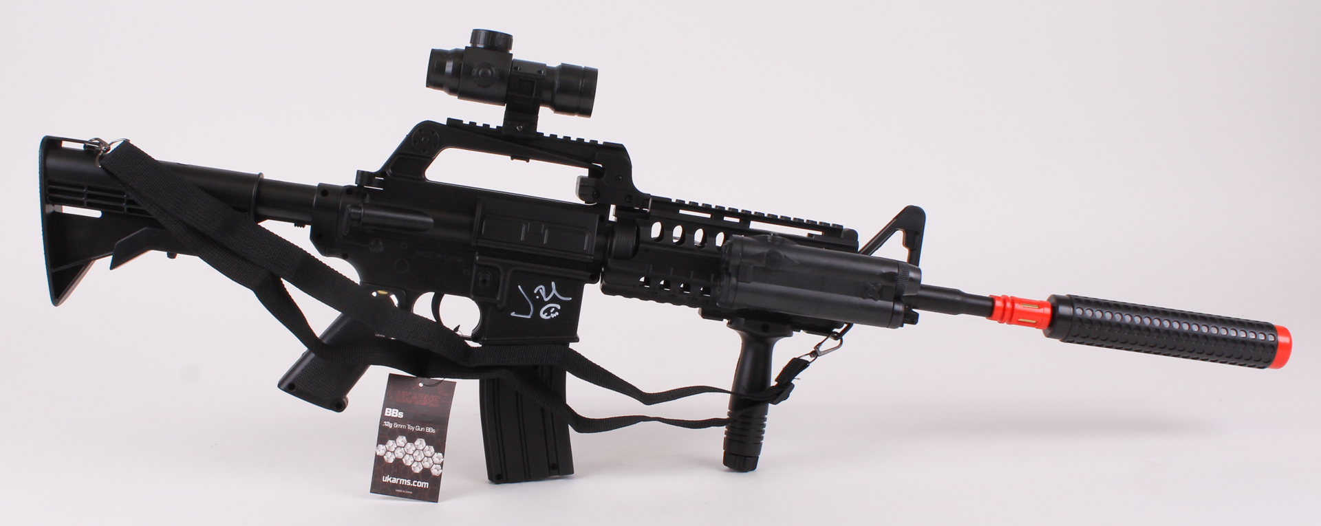 Jon Bernthal Signed Full-Size "Punisher" Replica Assault Rifle Airsoft Gun with Hand-Drawn Punisher Skull (Radtke COA) at PristineAuction.com Jon Bernthal Signed Full-Size "Punisher" Replica Assault Rifle Airsoft Gun with Hand-Drawn Punisher Skull (Radtke COA) at PristineAuction.com