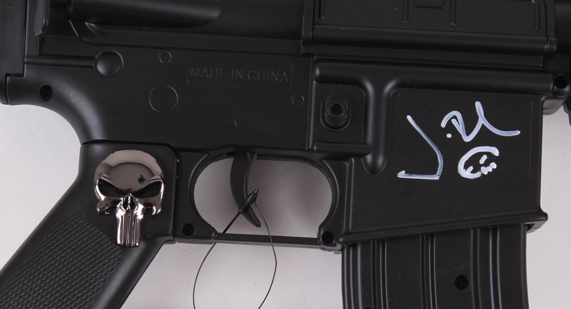 Jon Bernthal Signed Full-Size "Punisher" Replica Assault Rifle Airsoft Gun with Hand-Drawn Punisher Skull (Radtke COA) at PristineAuction.com Jon Bernthal Signed Full-Size "Punisher" Replica Assault Rifle Airsoft Gun with Hand-Drawn Punisher Skull (Radtke COA) at PristineAuction.com