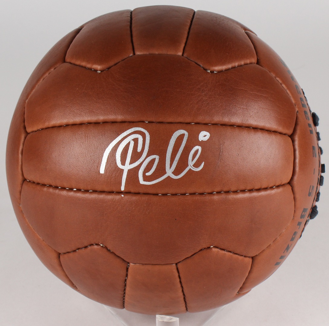 Pele Signed Throwback Soccer Ball (PSA COA) at PristineAuction.com Pele Signed Throwback Soccer Ball (PSA COA) at PristineAuction.com
