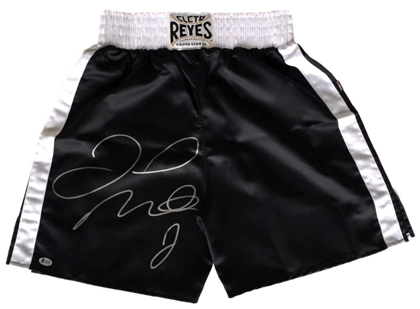 Floyd Mayweather Jr Signed Cleto Reyes Boxing Tunks (Beckett COA) at PristineAuction.com Floyd Mayweather Jr Signed Cleto Reyes Boxing Tunks (Beckett COA) at PristineAuction.com