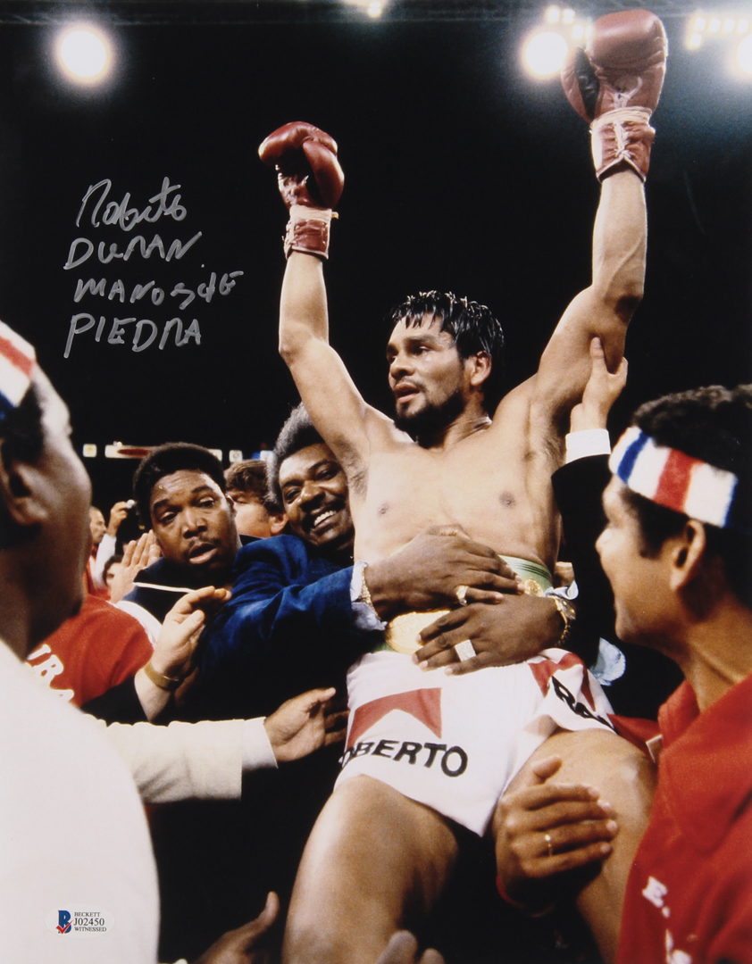 Roberto Duran Signed 11x14 Photo Inscribed "Manos de Piedra" (Beckett COA) at PristineAuction.com Roberto Duran Signed 11x14 Photo Inscribed "Manos de Piedra" (Beckett COA) at PristineAuction.com