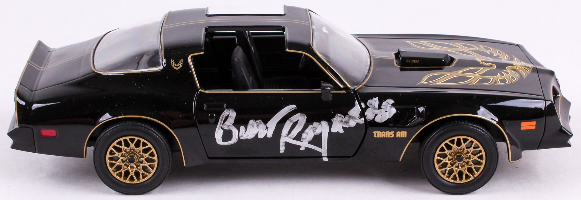 Burt Reynolds Signed "Smokey and the Bandit" Limited Edition 1977 Pontiac Trans AM 1:24 Die-Cast Car (PSA COA) at PristineAuction.com Burt Reynolds Signed "Smokey and the Bandit" Limited Edition 1977 Pontiac Trans AM 1:24 Die-Cast Car (PSA COA) at PristineAuction.com