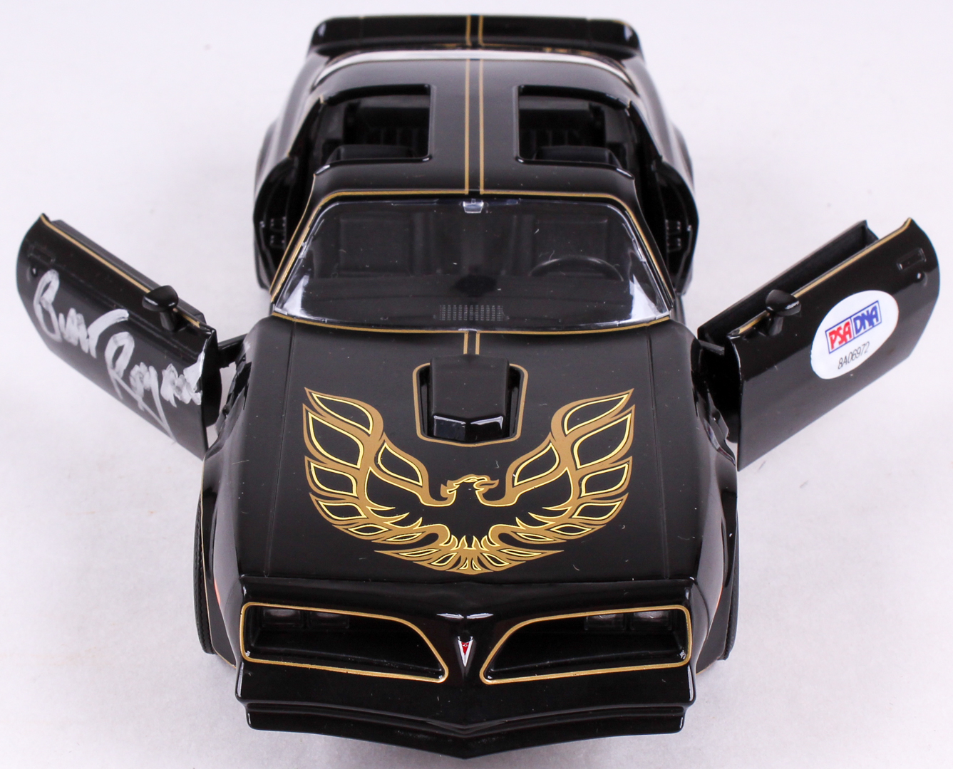 Burt Reynolds Signed "Smokey and the Bandit" Limited Edition 1977 Pontiac Trans AM 1:24 Die-Cast Car (PSA COA) at PristineAuction.com Burt Reynolds Signed "Smokey and the Bandit" Limited Edition 1977 Pontiac Trans AM 1:24 Die-Cast Car (PSA COA) at PristineAuction.com