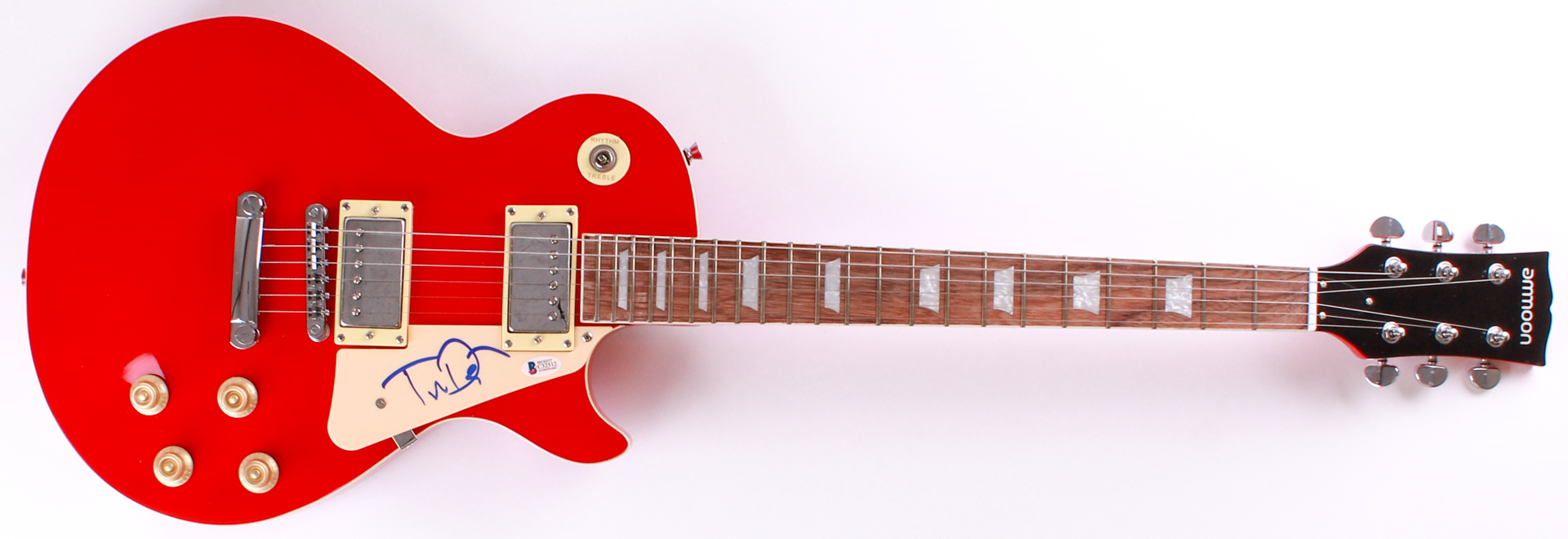 Tom Petty Signed Full-Size Electric Guitar (Beckett COA) at PristineAuction.com Tom Petty Signed Full-Size Electric Guitar (Beckett COA) at PristineAuction.com