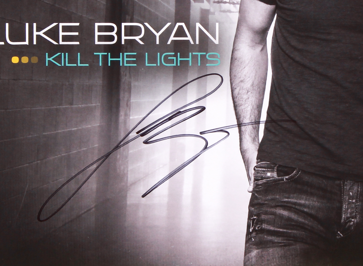 Luke Bryan Signed "Kill the Lights" Vinyl Record Album (CAS) at PristineAuction.com Luke Bryan Signed "Kill the Lights" Vinyl Record Album (CAS) at PristineAuction.com