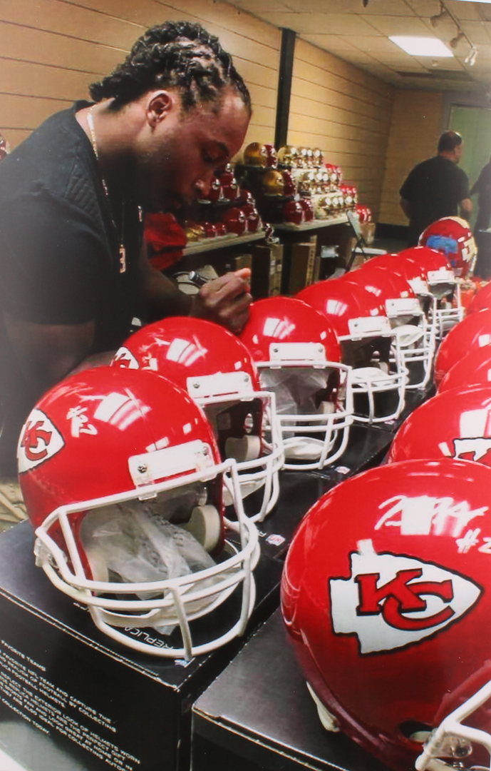 Kareem Hunt Signed Chiefs Full-Size Speed Helmet (Hunt Hologram, JSA COA & Denver Autographs COA) at PristineAuction.com Kareem Hunt Signed Chiefs Full-Size Speed Helmet (Hunt Hologram, JSA COA & Denver Autographs COA) at PristineAuction.com