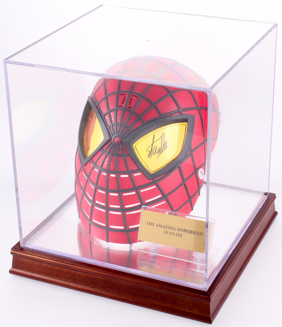 Stan Lee Signed "Spider-Man" Mask with High Quality Display Case (PSA COA) at PristineAuction.com Stan Lee Signed "Spider-Man" Mask with High Quality Display Case (PSA COA) at PristineAuction.com