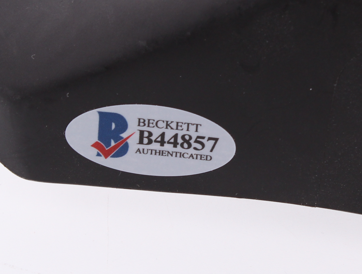 Christian Bale Signed Full-Size Batman Mask (Beckett COA) at PristineAuction.com Christian Bale Signed Full-Size Batman Mask (Beckett COA) at PristineAuction.com