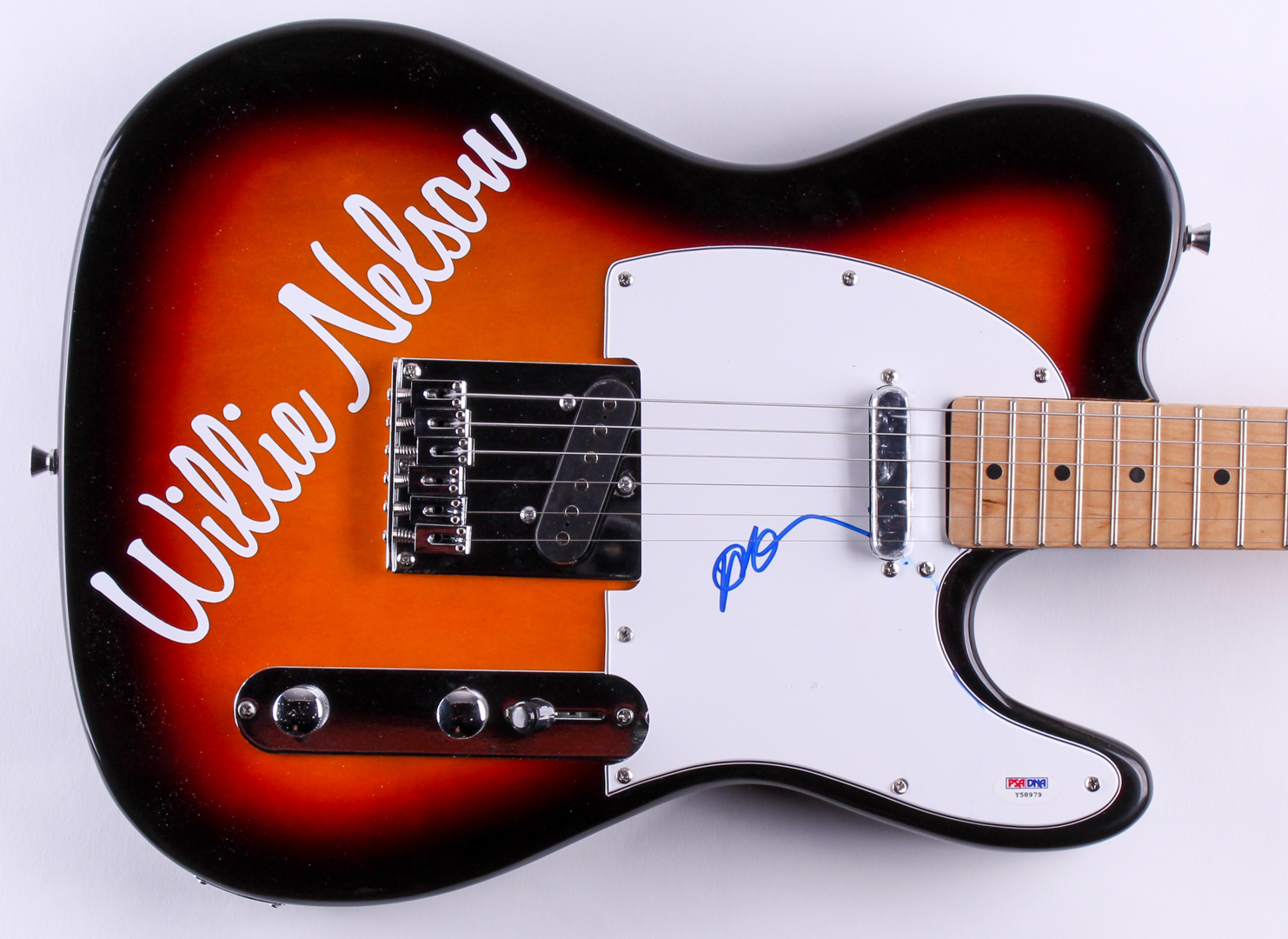 Willie Nelson Signed Full-Size Electric Guitar (PSA Hologram) at PristineAuction.com Willie Nelson Signed Full-Size Electric Guitar (PSA Hologram) at PristineAuction.com