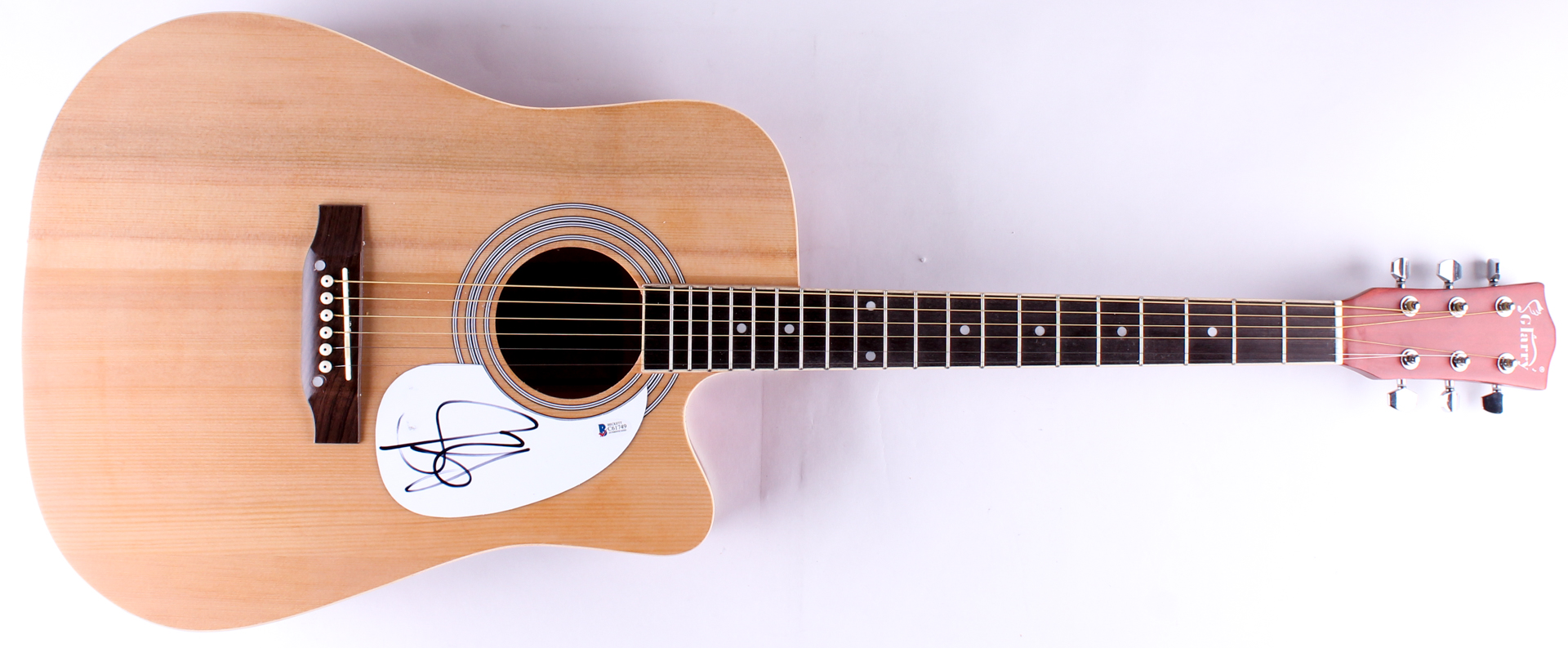 Steven Tyler Signed Full-Size Acoustic Guitar (Beckett COA) at PristineAuction.com Steven Tyler Signed Full-Size Acoustic Guitar (Beckett COA) at PristineAuction.com