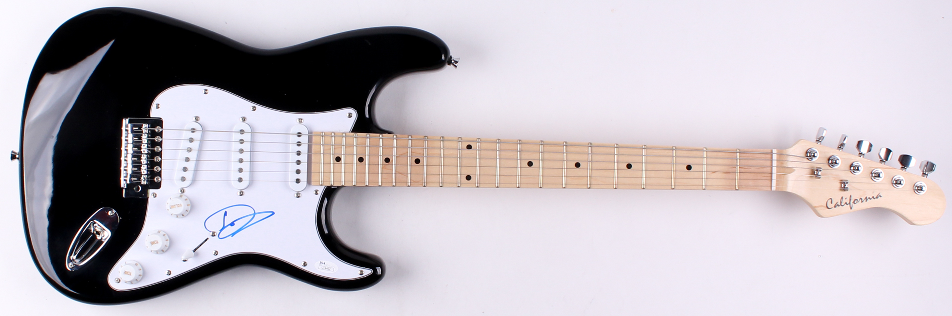 Dave Grohl Signed Full-Size Electric Guitar (JSA COA) at PristineAuction.com Dave Grohl Signed Full-Size Electric Guitar (JSA COA) at PristineAuction.com