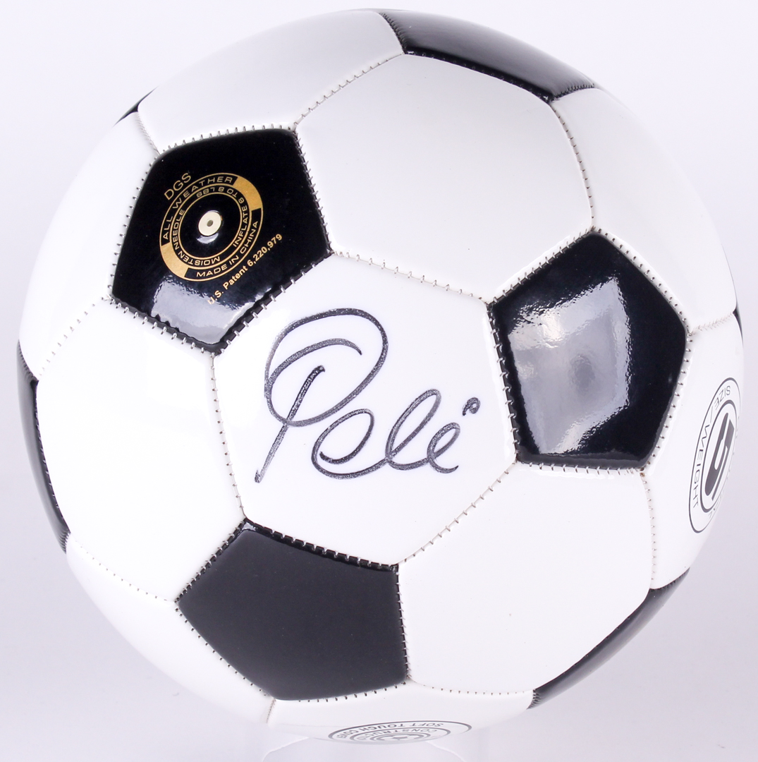 Pele Signed Soccer Ball (PSA COA) at PristineAuction.com Pele Signed Soccer Ball (PSA COA) at PristineAuction.com