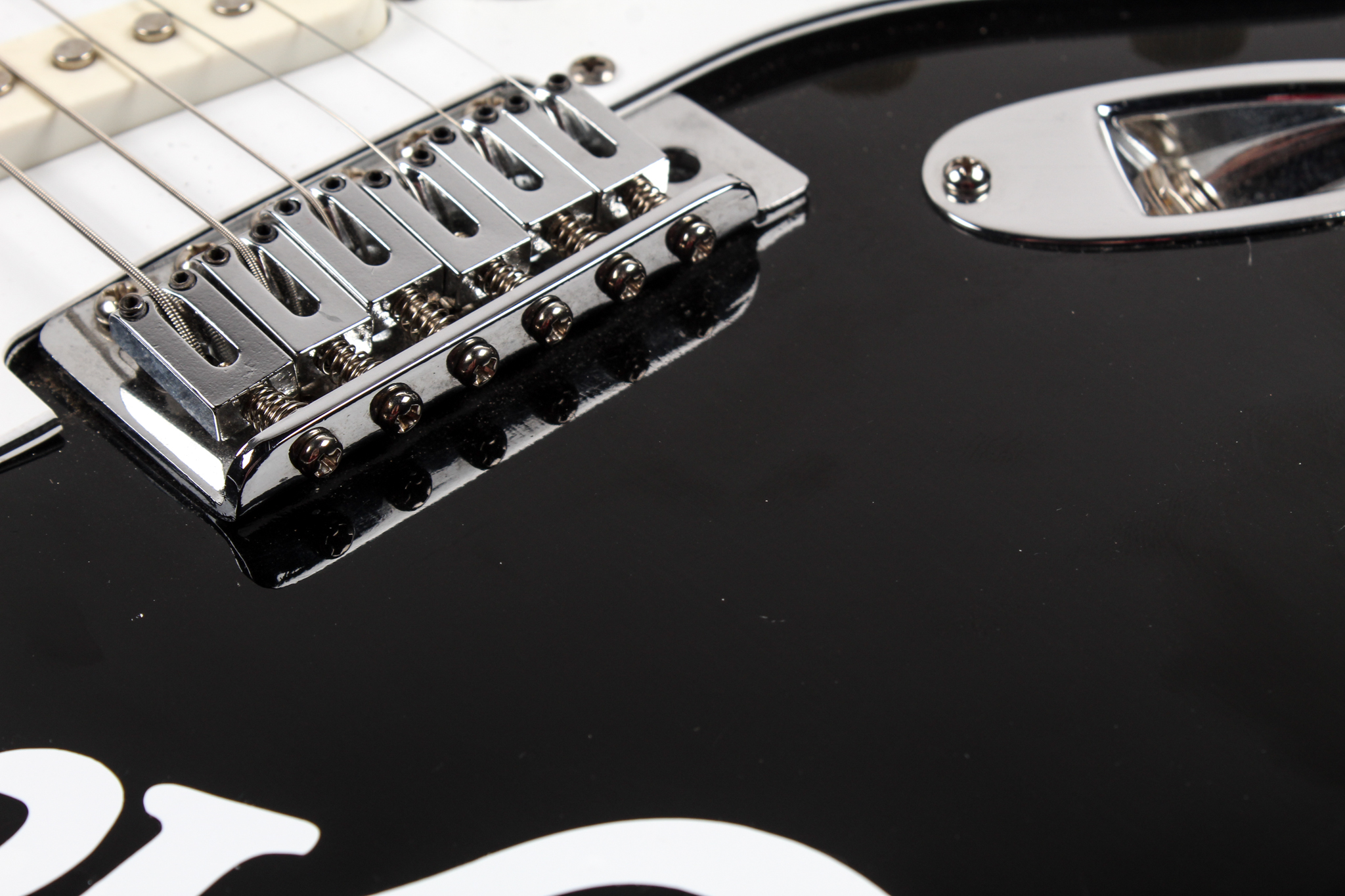 Nancy Wilson Signed Heart Full-Size Electric Guitar (JSA COA) at PristineAuction.com Nancy Wilson Signed Heart Full-Size Electric Guitar (JSA COA) at PristineAuction.com