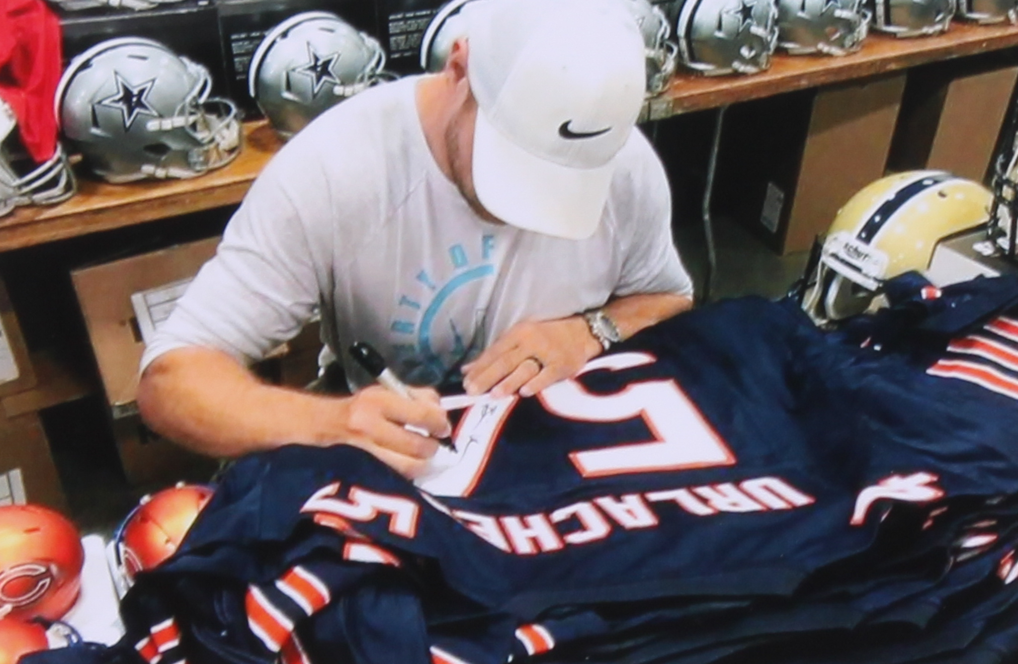 Brian Urlacher Signed Jersey (Radtke COA) at PristineAuction.com Brian Urlacher Signed Jersey (Radtke COA) at PristineAuction.com