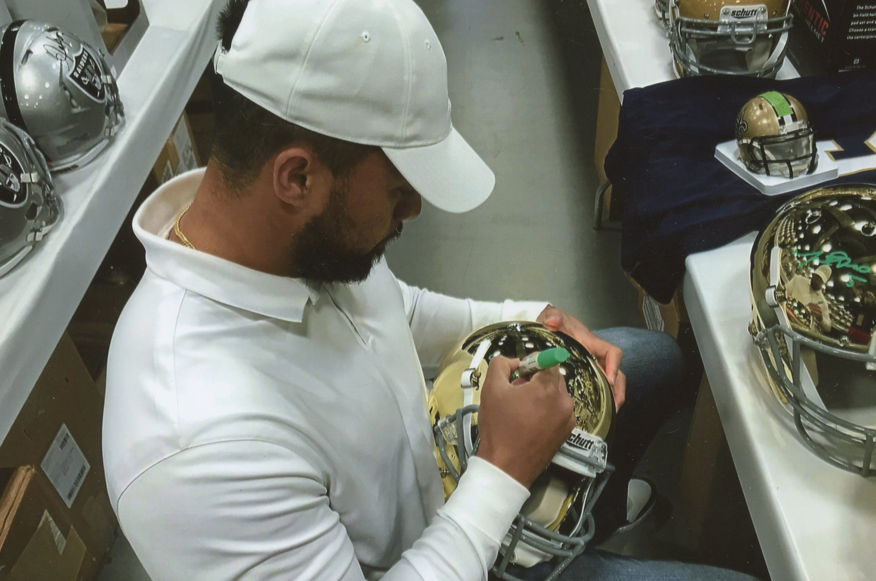 Manti Te'o Signed Notre Dame Fighting Irish Chrome Full-Size Helmet (Radtke COA) at PristineAuction.com Manti Te'o Signed Notre Dame Fighting Irish Chrome Full-Size Helmet (Radtke COA) at PristineAuction.com