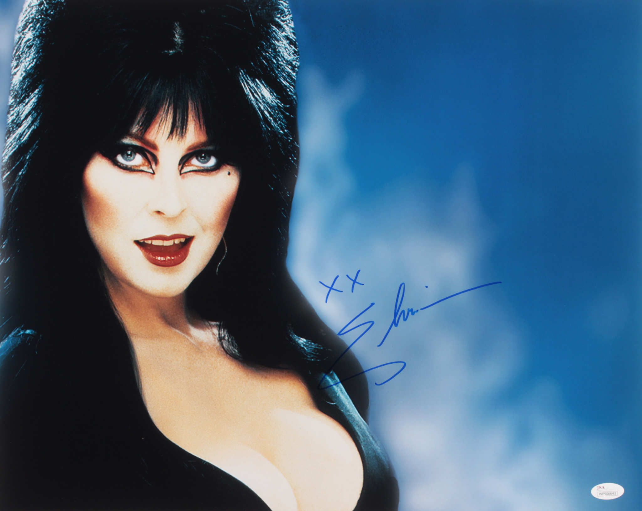 Cassandra Peterson Signed "Elvira" 16x20 Photo Incribed "XX" (JSA COA) at PristineAuction.com Cassandra Peterson Signed "Elvira" 16x20 Photo Incribed "XX" (JSA COA) at PristineAuction.com