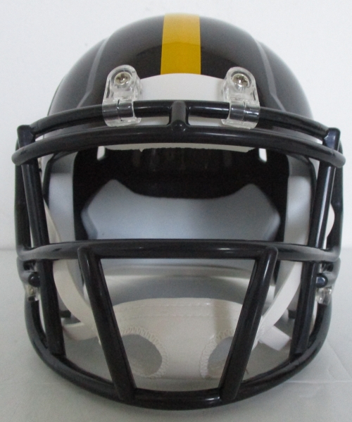 Le'Veon Bell Signed Pittsburgh Steelers Mini-Helmet (JSA COA) at PristineAuction.com Le'Veon Bell Signed Pittsburgh Steelers Mini-Helmet (JSA COA) at PristineAuction.com