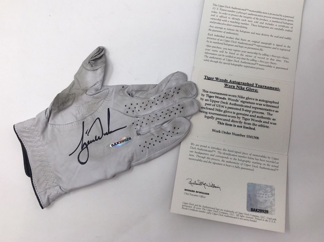 tiger woods nike golf glove