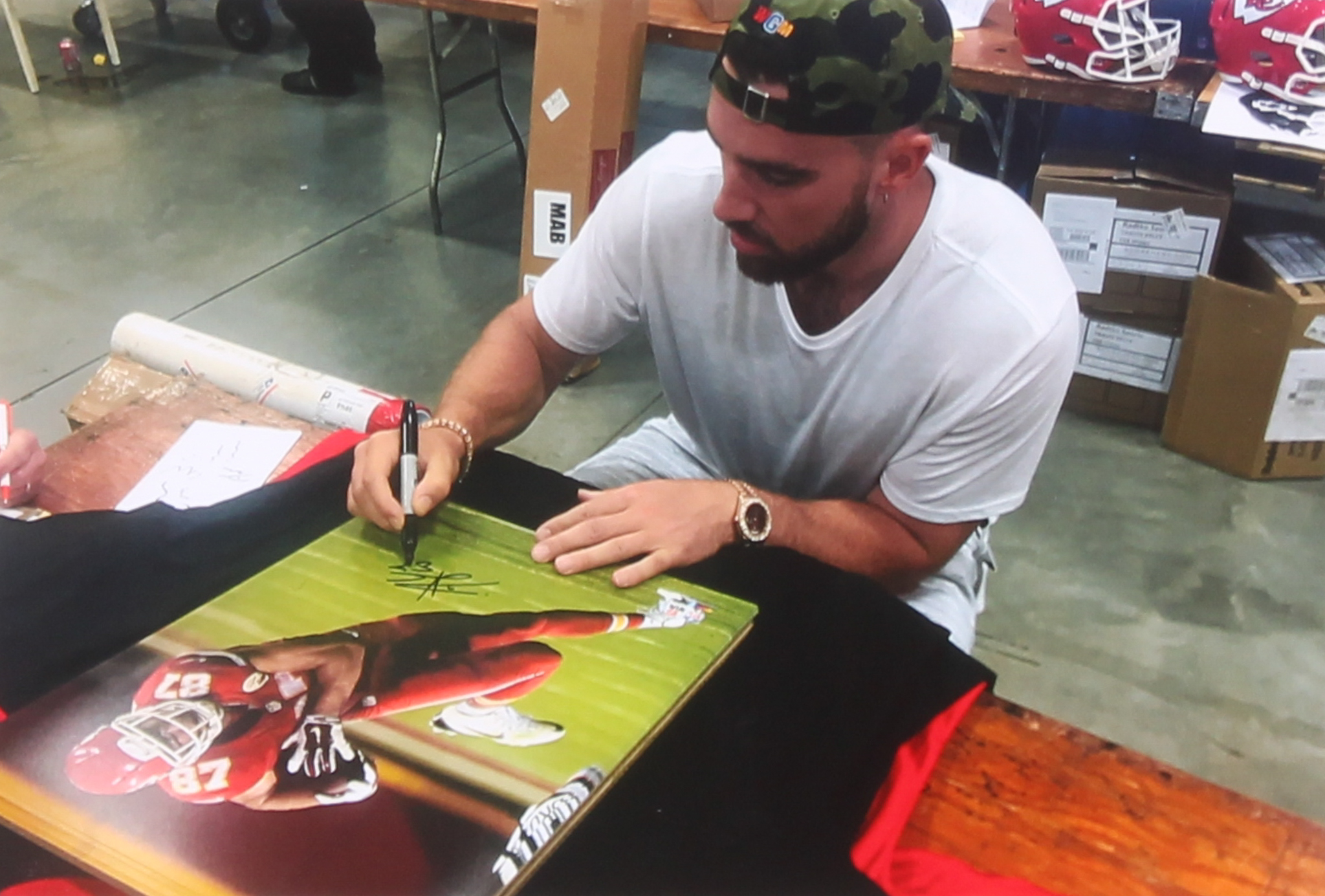 Travis Kelce Signed Chiefs 16x20 Photo (Radtke Hologram) at PristineAuction.com Travis Kelce Signed Chiefs 16x20 Photo (Radtke Hologram) at PristineAuction.com