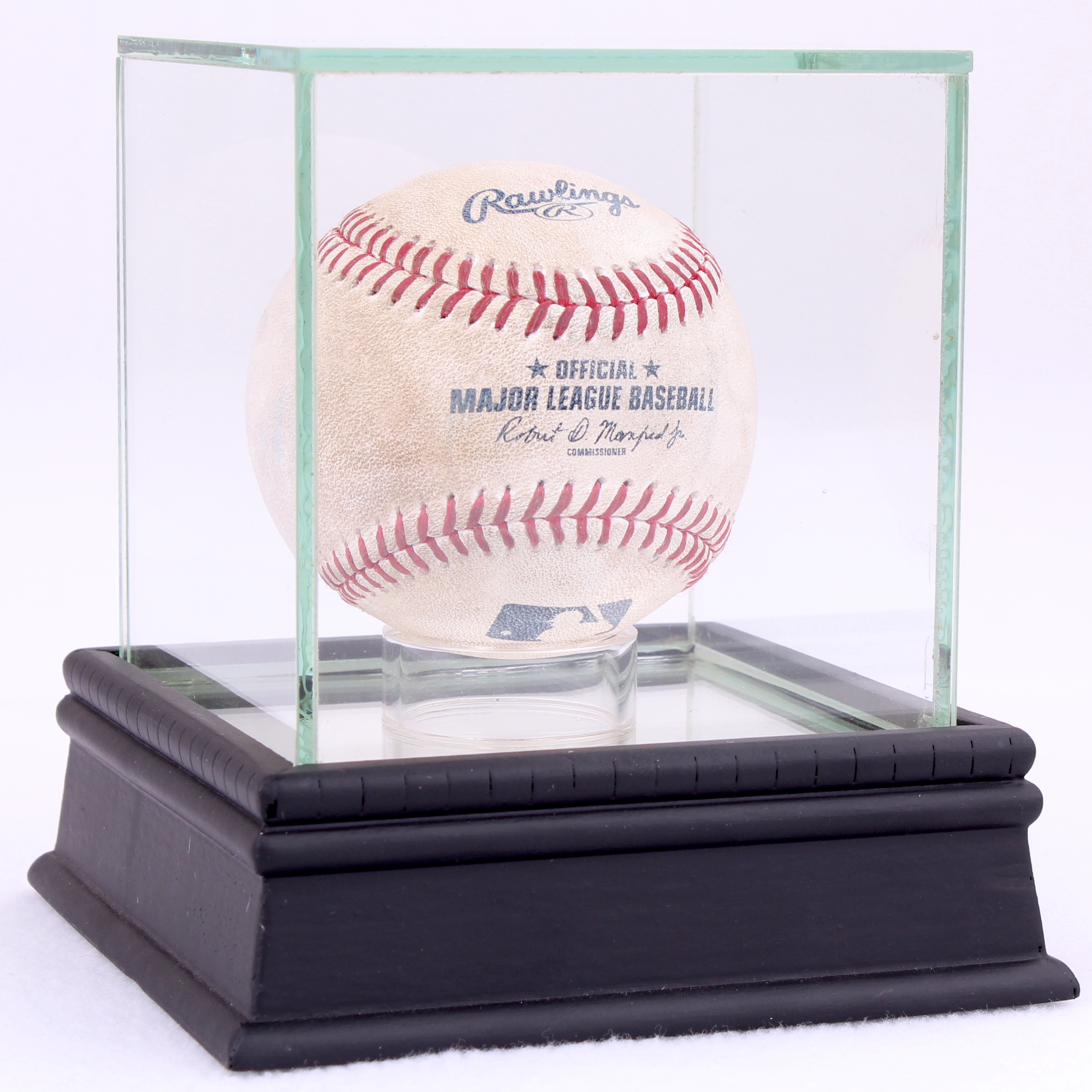 Premium Baseball Glass Display Case with Mirrored Black Wood Base (New) at PristineAuction.com Premium Baseball Glass Display Case with Mirrored Black Wood Base (New) at PristineAuction.com